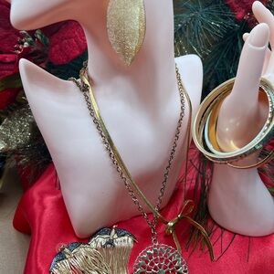 Gold Leaf Pendant Necklace and Bangle Set